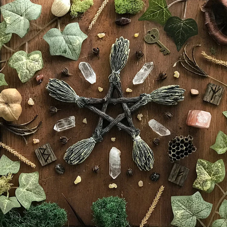 Olivenorma Witches Besom Pentagram Plaque Decoration