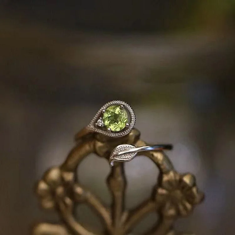 Olivenorma Vintage Delicate Peridot Leaf Ring