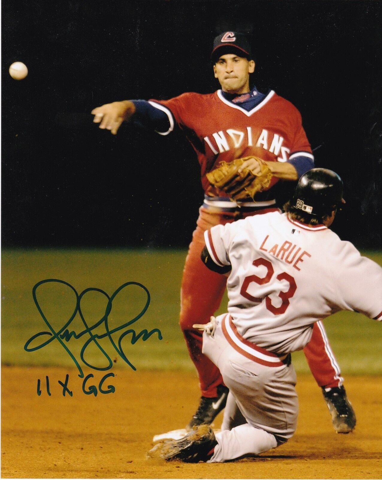 OMAR VIZQUEL CLEVELAND INDIANS 11 X GOLD GLOVE ACTION SIGNED 8x10