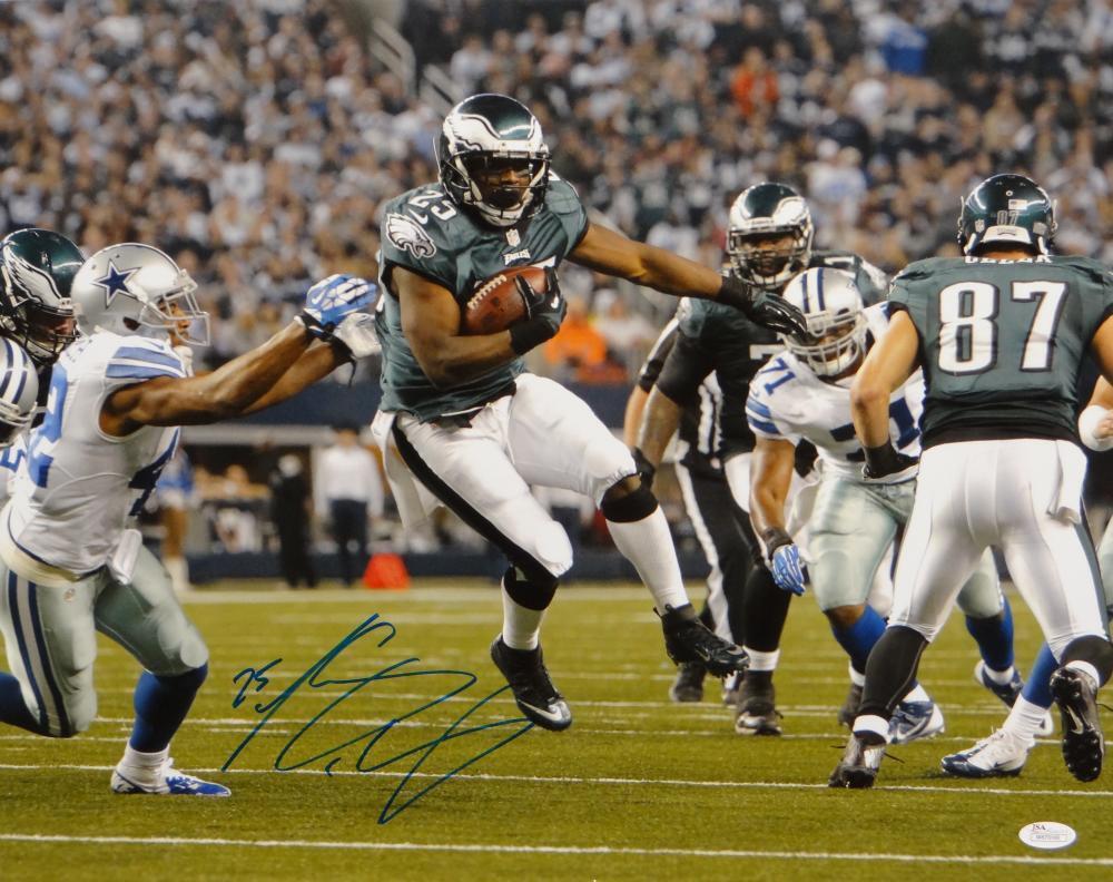 LeSean McCoy Autographed Eagles 16x20 Against Cowboys Photo Poster painting - JSA W Auth *Blue