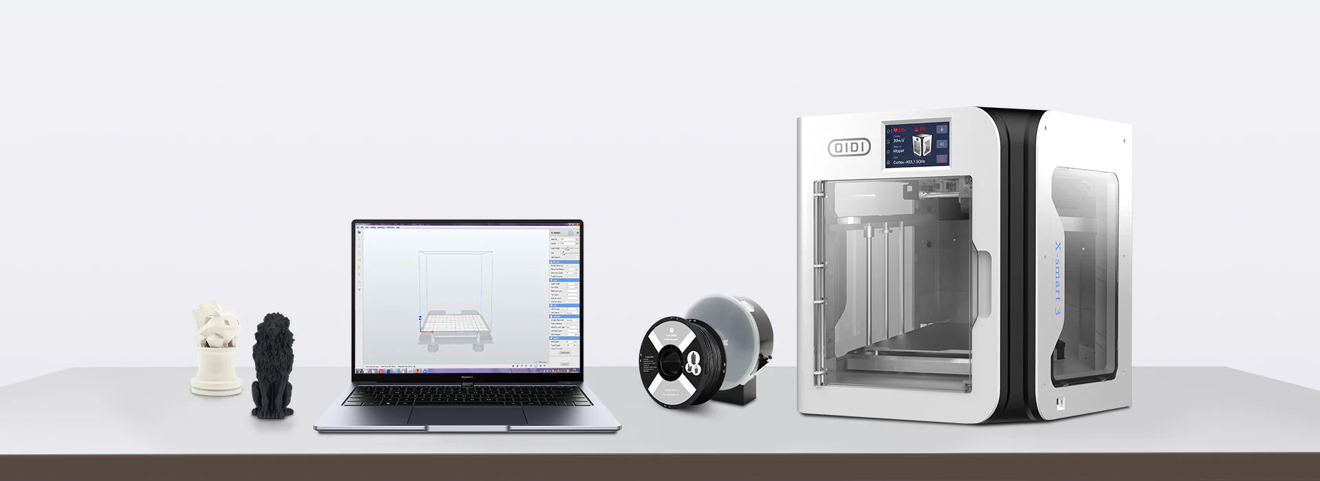 展示3D打印机、切片软件笔记本和线材卷轴