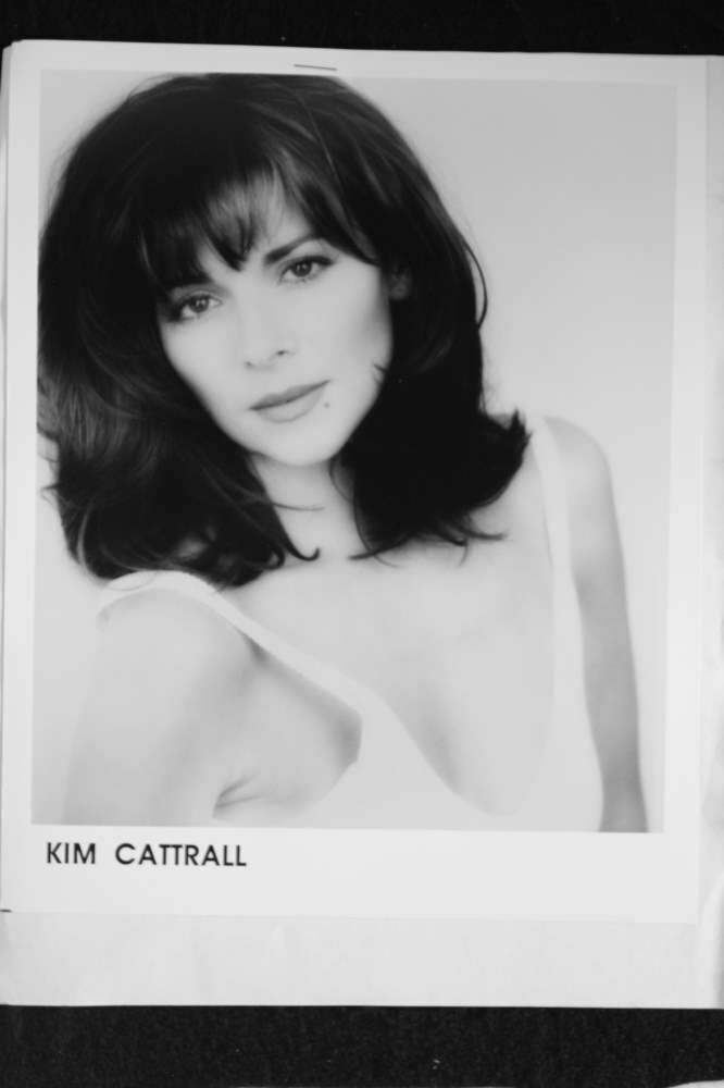 Kim Cattrall - 8x10 Headshot Photo Poster painting with Resume - SEX & THE CITY