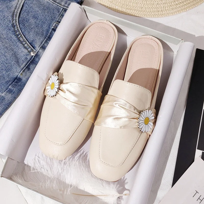 Women's slippers outdoor Women's slippers Flat Muller slippers Women's Fashion sandals 2021 new fashion leather shoes