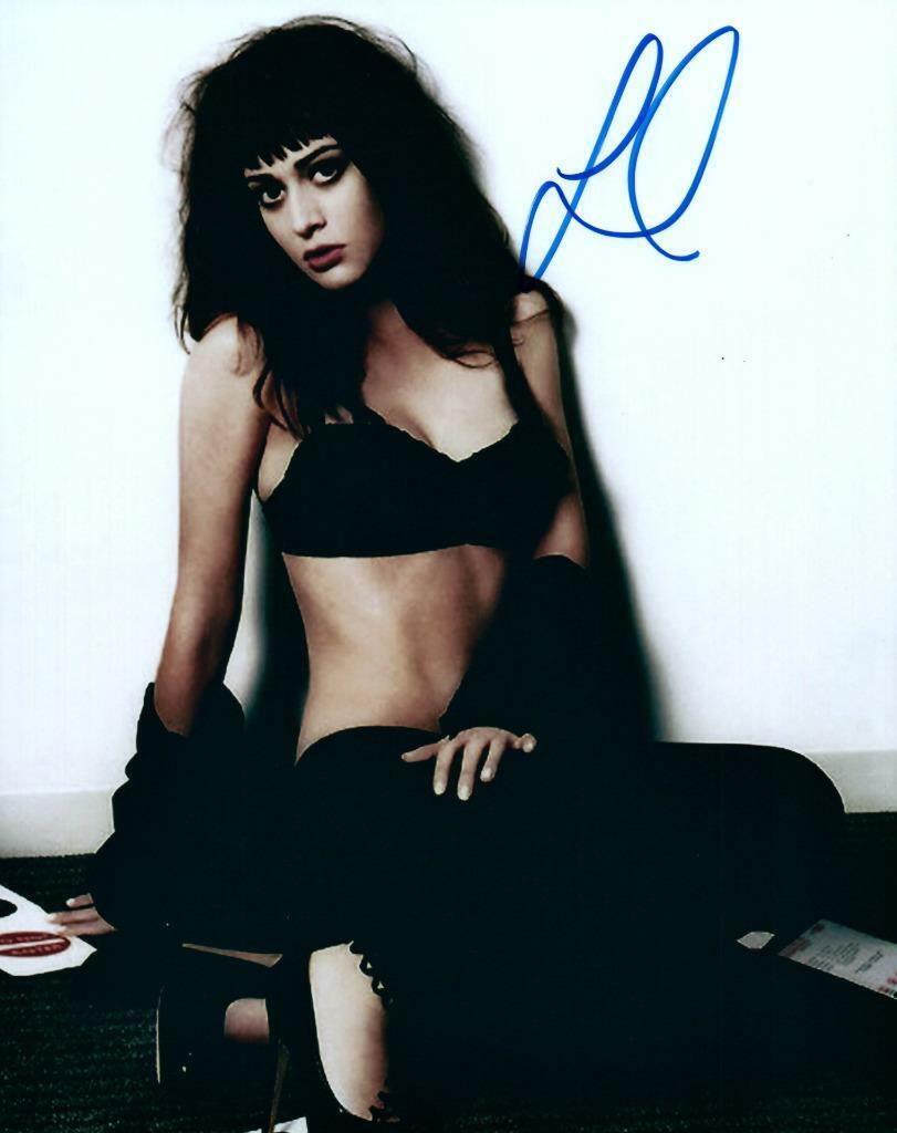 Lizzy Caplan Signed 8x10 Photo Poster painting Autographed Picture plus COA