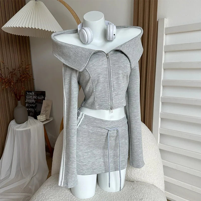 Aiertu Women Sports Two Piece Set Suit Long Sleeve Crop Top and A-Line Mini Skirt Y2k Vintage Fashion Harajuku Suit 2000s Clothes Aiertu