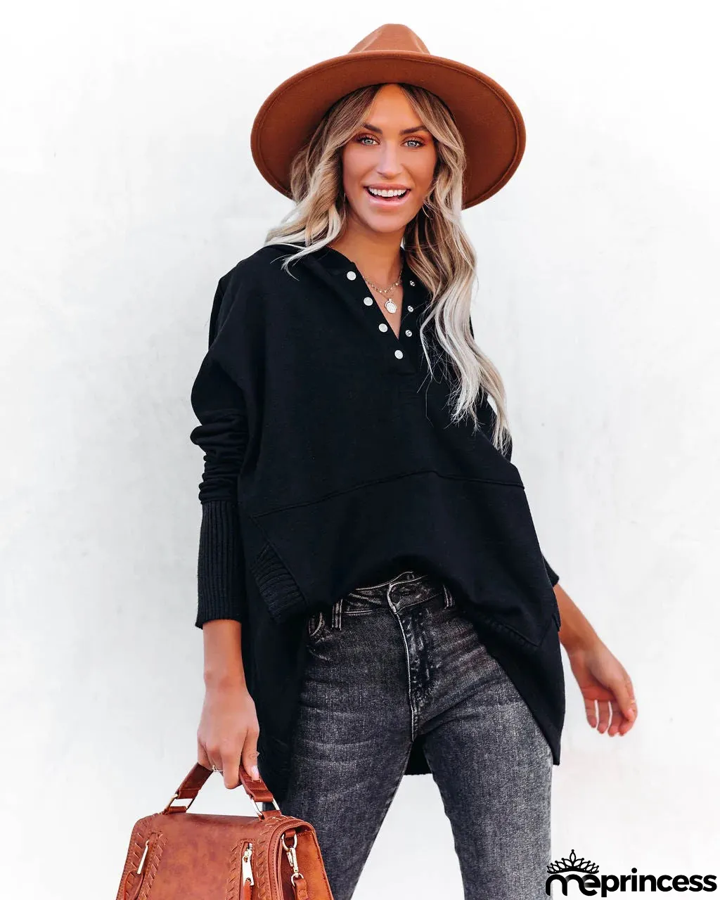Versatile and airy Blouse