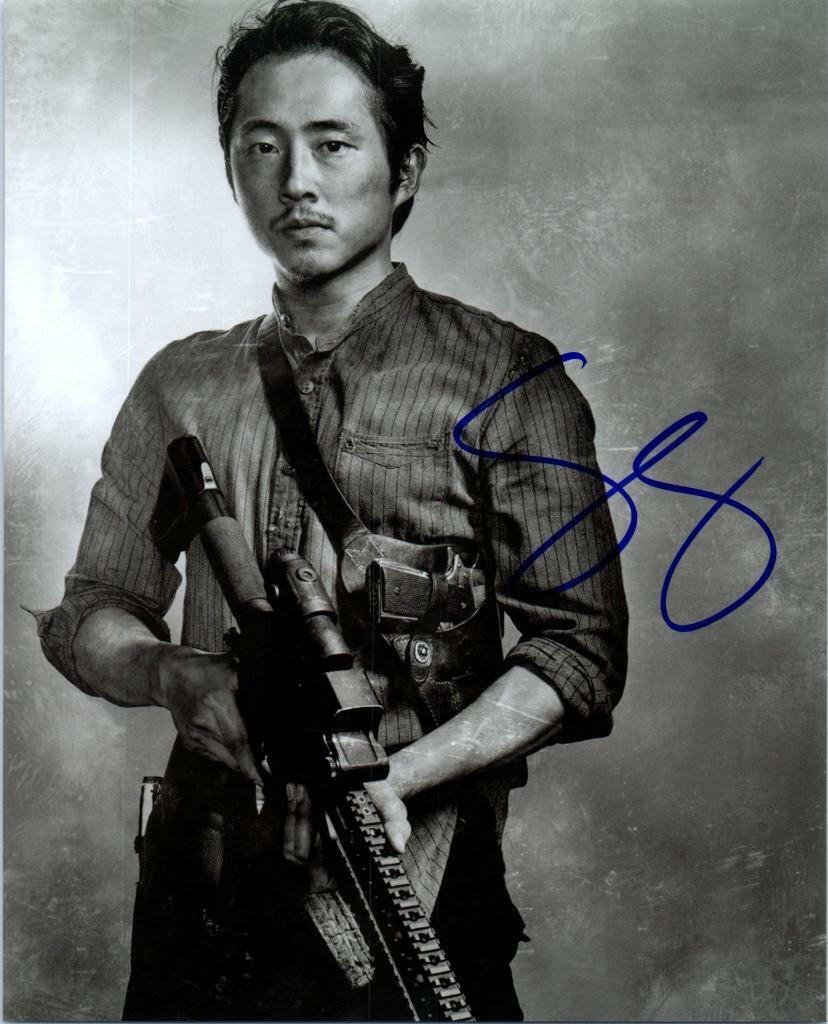 Steven Yeun signed 8x10 autographed Photo Poster painting + COA