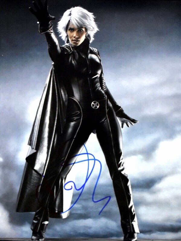 Halle Berry Signed - Autographed X-MEN - Storm 11x14 inch Photo Poster painting with Certificate