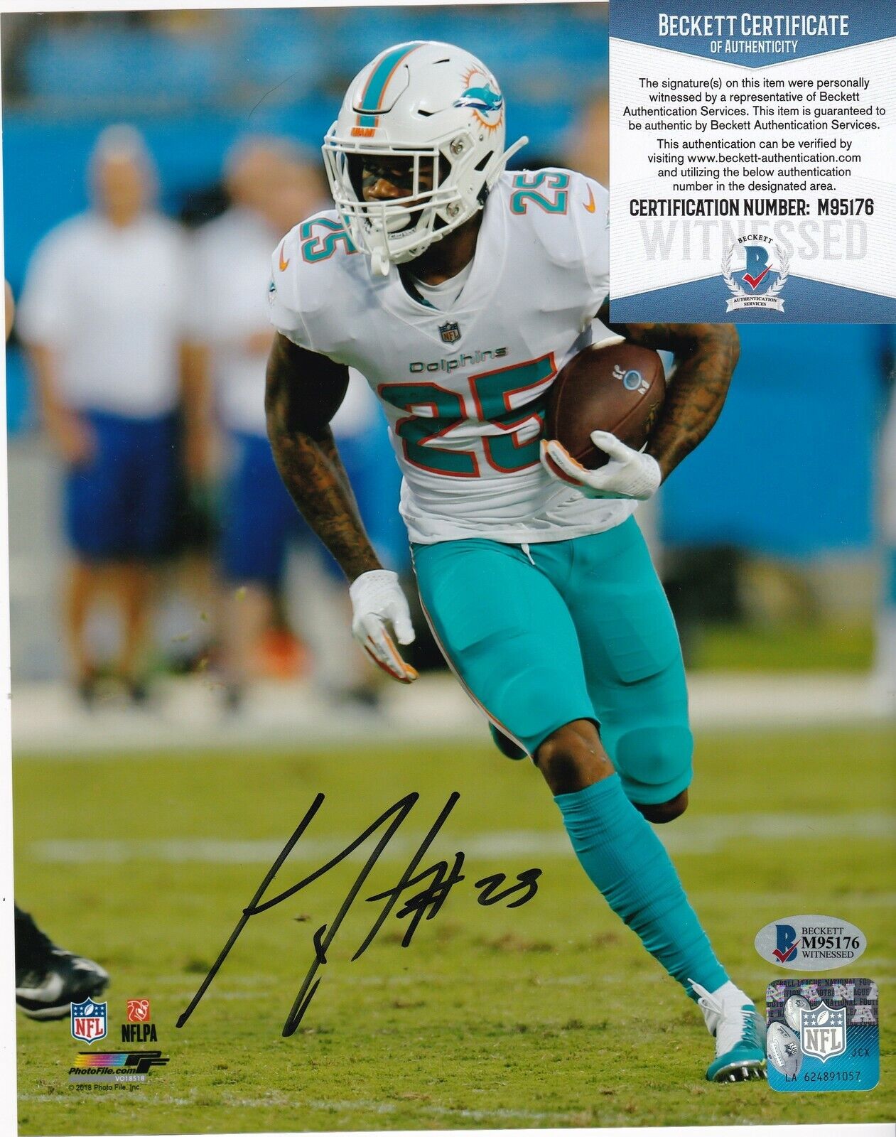 XAVIEN HOWARD MIAMI DOLPHINS BECKETT AUTHENTICATED ACTION SIGNED 8x10