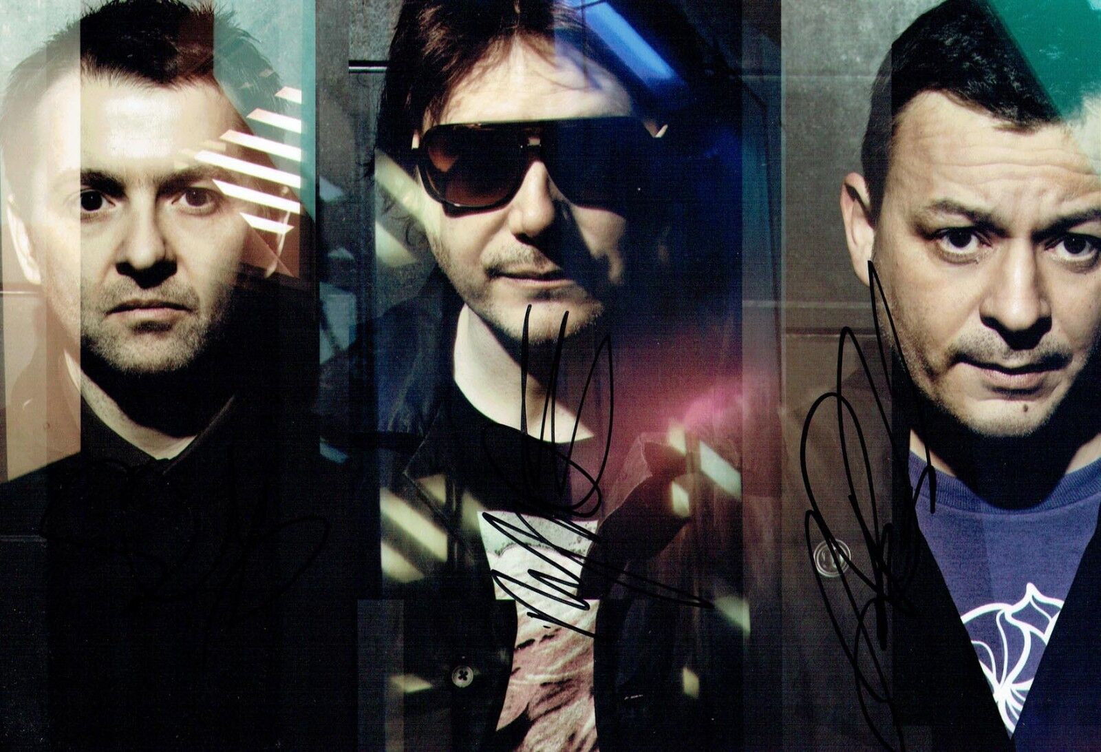 MANIC STREET PREACHERS Group SIGNED Autograph 10x8 Photo Poster painting 2 AFTAL COA Rock BAND