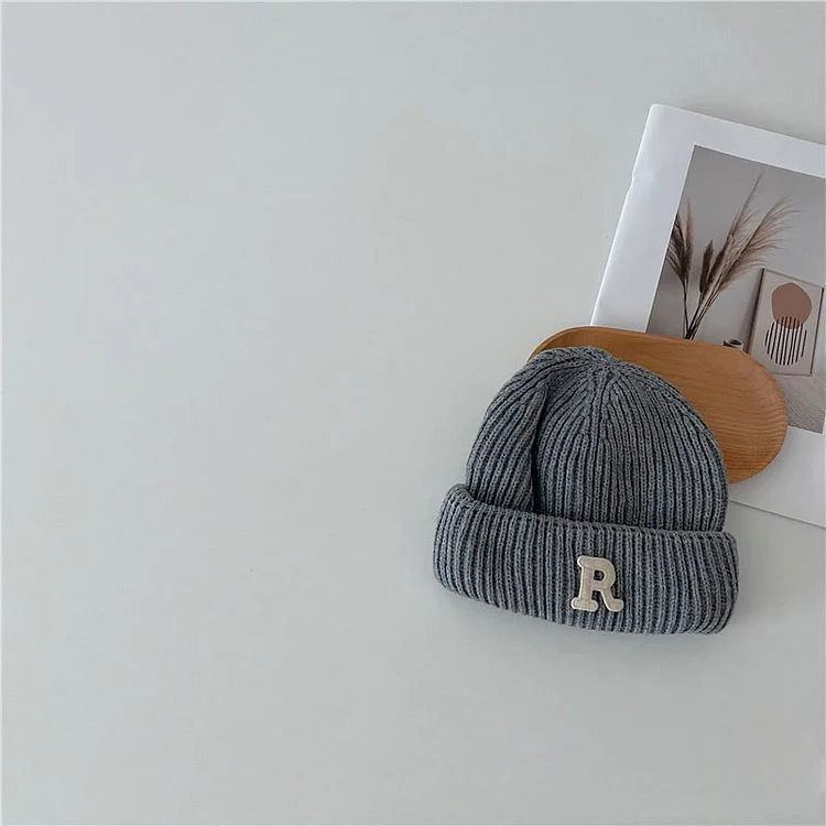 R Baby Simple Letter Knitted Beanie