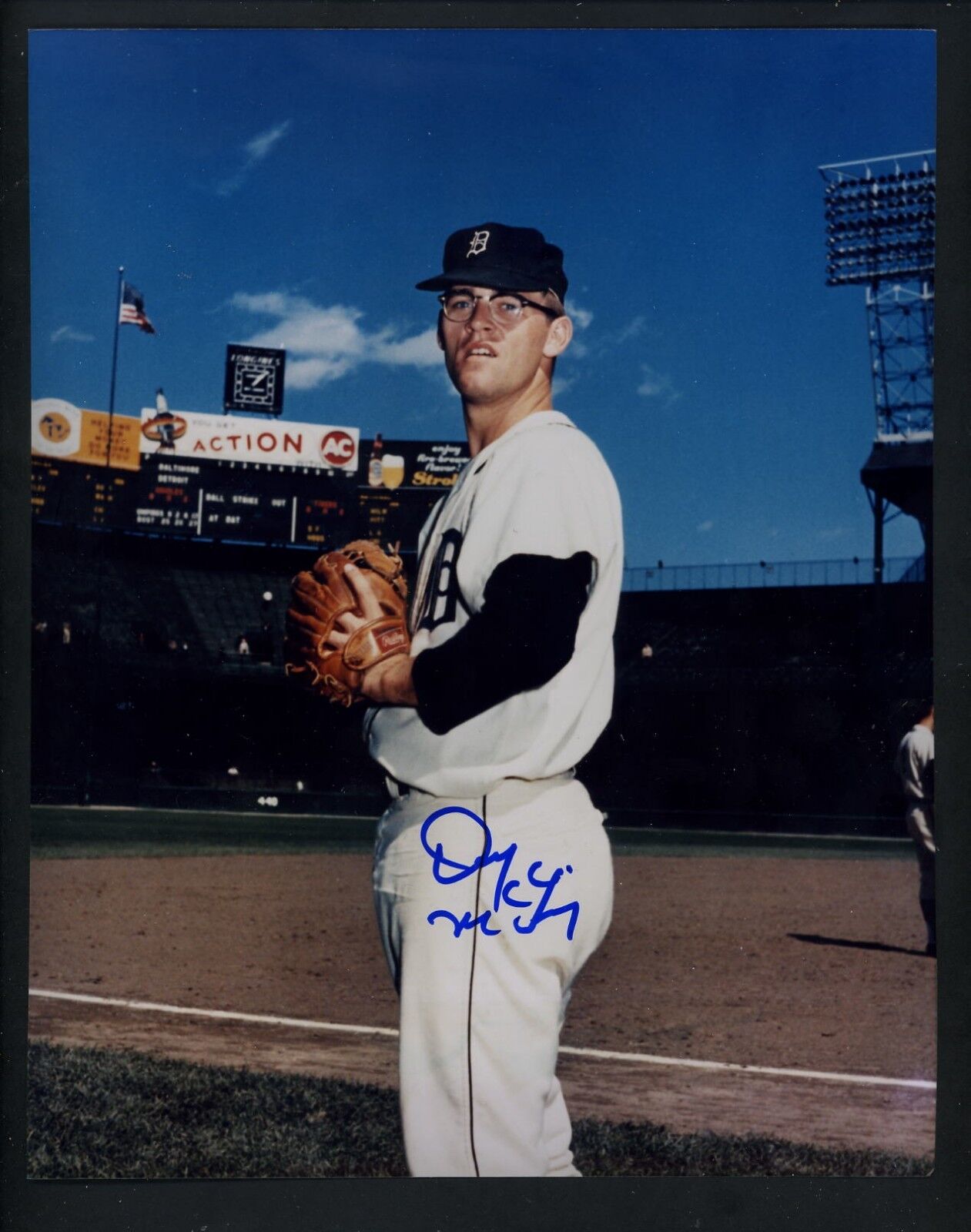 Denny McLain Signed Autographed 8 x 10 Photo Poster painting Detroit Tigers pose @ Tiger Stadium