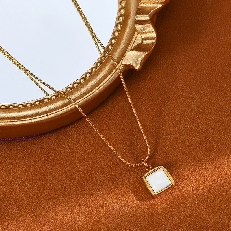 Sweet Minimalist Round Chinese Character Flower Titanium Steel Inlay Rhinestones Shell Pendant Necklace