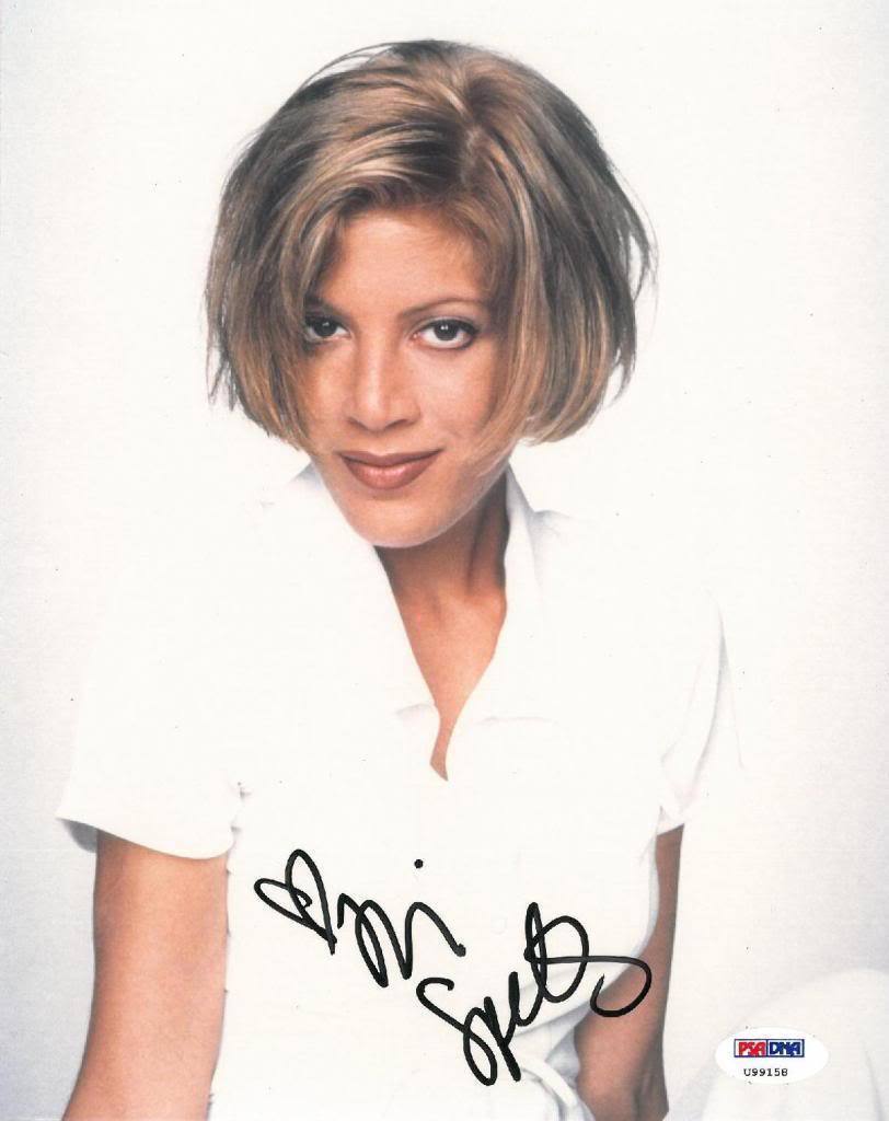 Tori Spelling Signed Authentic Autographed 8x10 Photo Poster painting (PSA/DNA) #U99158