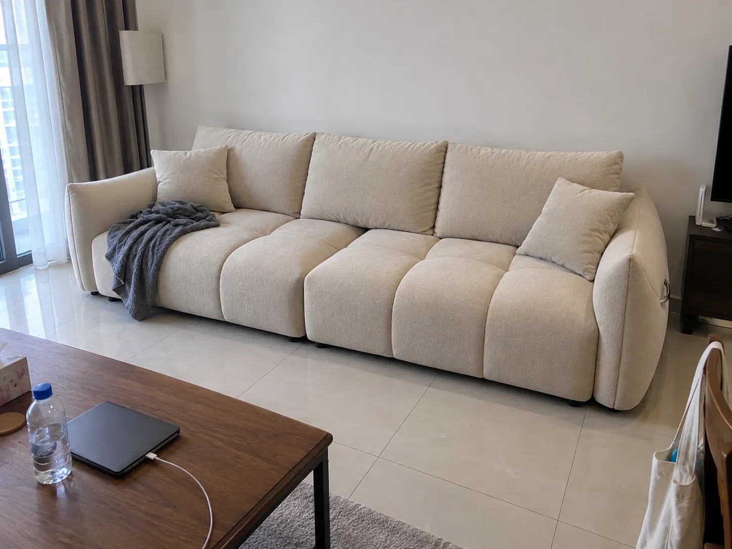 AI-generated Maibao sofa home scene: A quiet weekend
