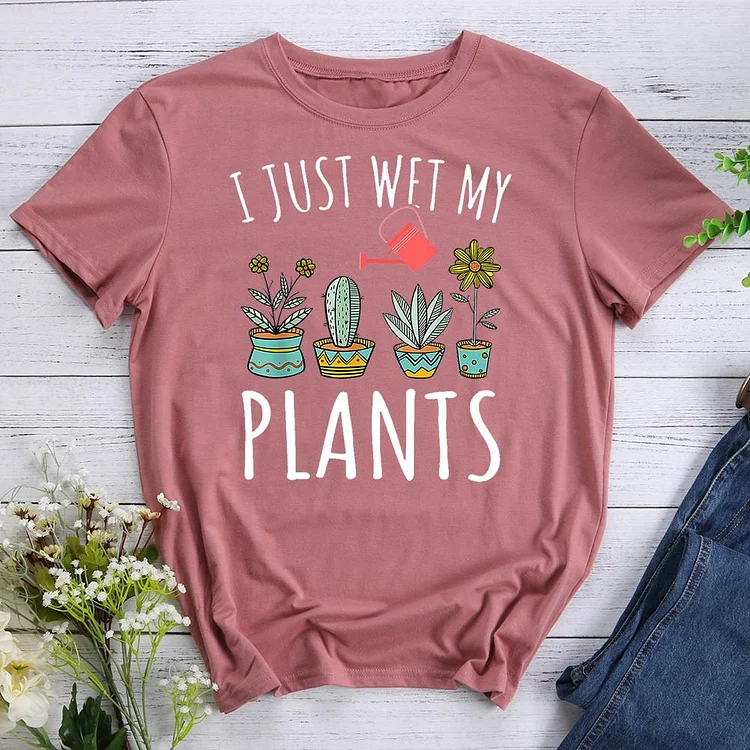 I just wet my plants Round Neck T-shirt