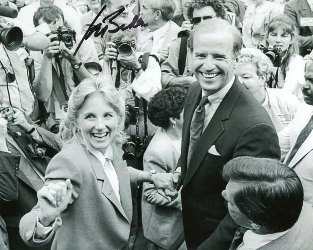 PRESIDENT JOE BIDEN SIGNED AUTOGRAPH 8X10 Photo Poster painting - W/ JILL ON THE CAMPAIGN TRAIL