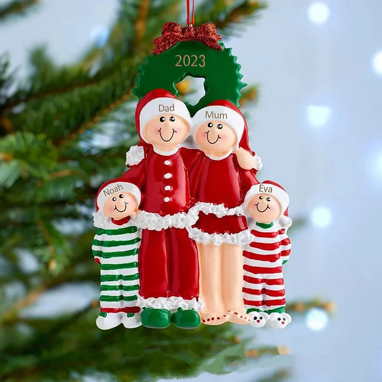 Holz Personalisiertes 4 Namen Jahr Weihnachtsornament Mistel Weihnachtskranz Anhänger mit 4 Familienmitglieder