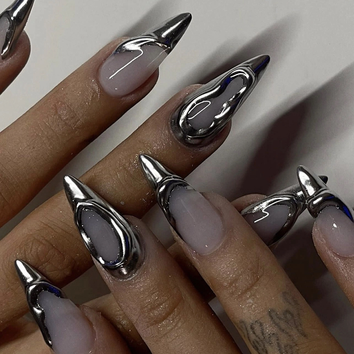Damokan 24Pcs Simple French Nails Art Tips Fake Nails 3D Design Wearable Full Cover False Nail Mid-length Almond Reusable Press on Nails