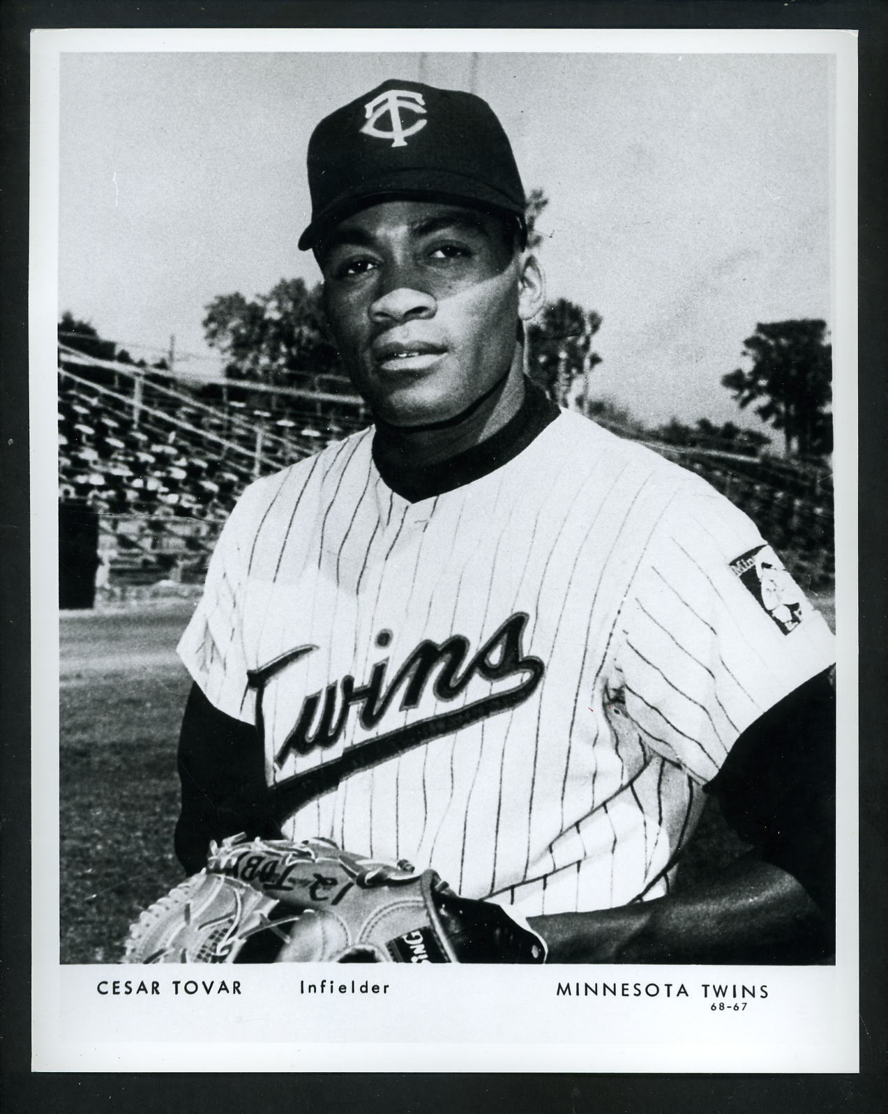 Cesar Tovar Minnesota Twins team issued 1968 Press Photo Poster painting