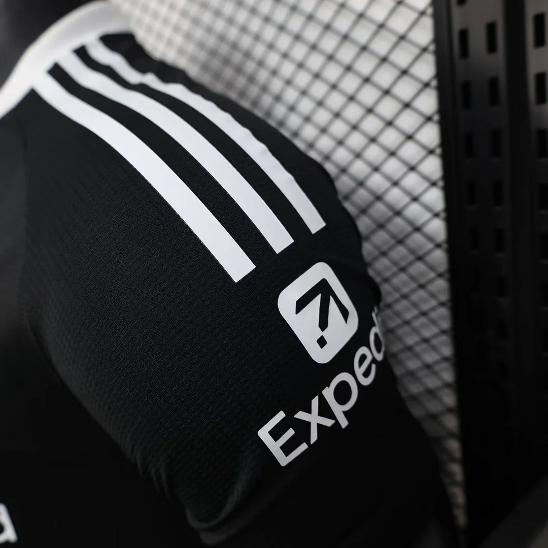 25/26 Liverpool Goalkeeper Player Version Men's Football T-Shirt