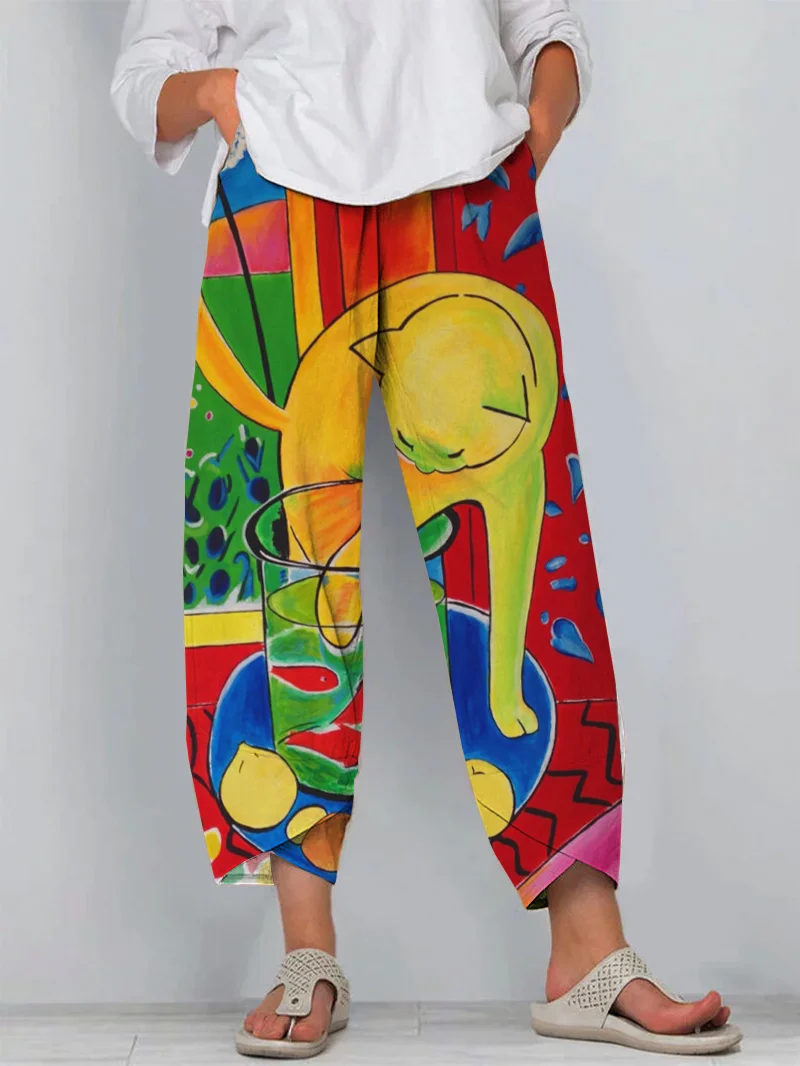 Cat Catching Fish Casual Cropped Pants