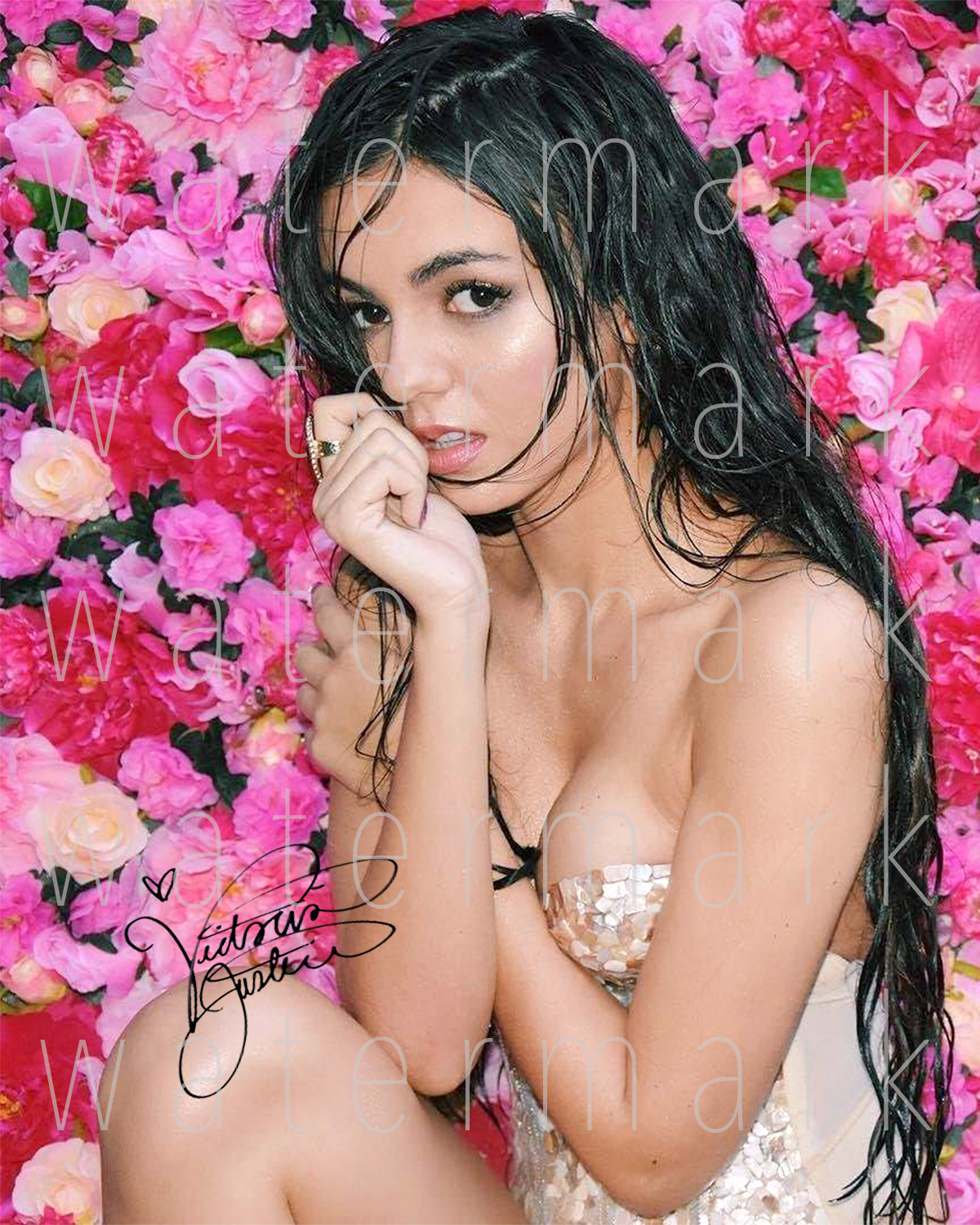 Victoria Justice signed sexy hot nude 8X10 Photo Poster painting picture poster autograph RP