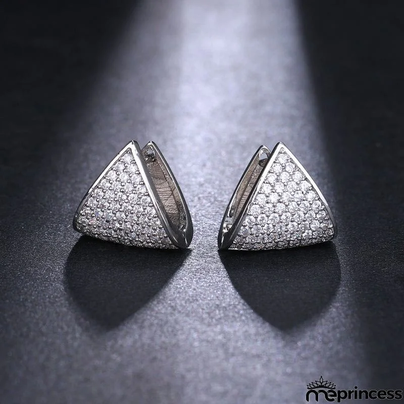 GILDED PYRAMID STUDS