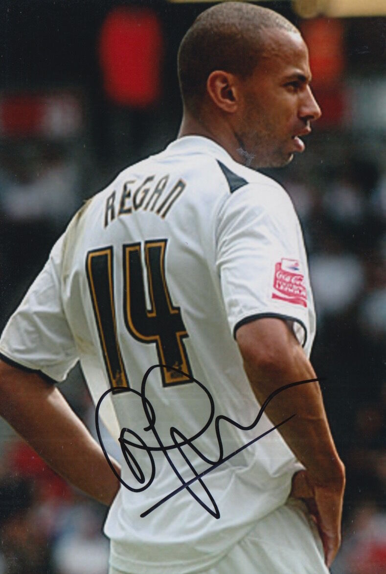 MK DONS HAND SIGNED CARL REGAN 6X4 Photo Poster painting.