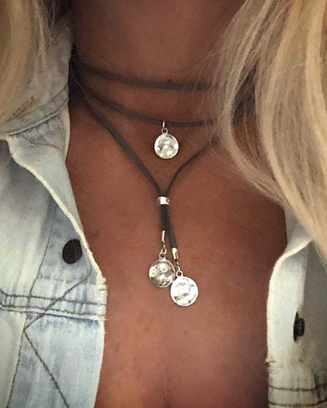 Disc pendant necklace