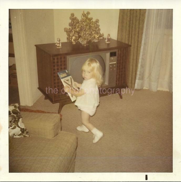 FOUND Photo Poster paintingGRAPH Color LITTLE KID Original Snapshot 1960′s 70′s GIRL 22 46 A