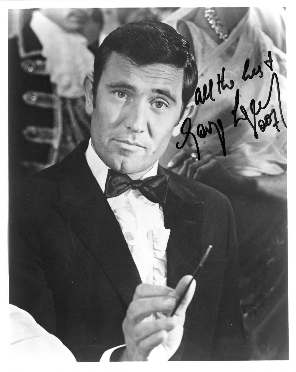 George Lazenby Signed James Bond Autographed 8x10 B/W Photo Poster painting BECKETT #BB27873