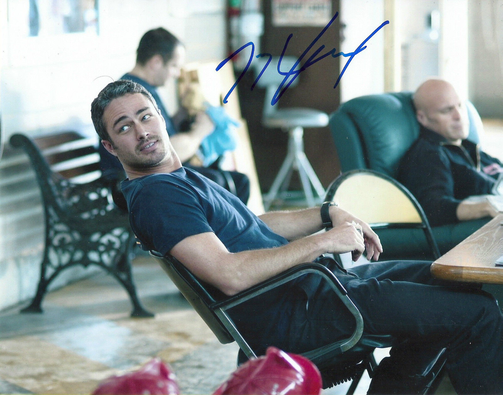 TAYLOR KINNEY 'CHICAGO FIRE' KELLY SEVERIDE SIGNED 8X10 PICTURE 4 *COA