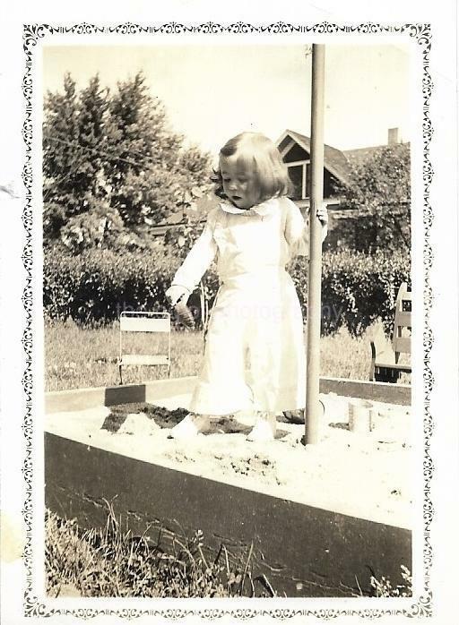 SANDBOX GIRL Found ANTIQUE Photo Poster paintingGRAPH bw 1930'S Original VINTAGE 111 14 F