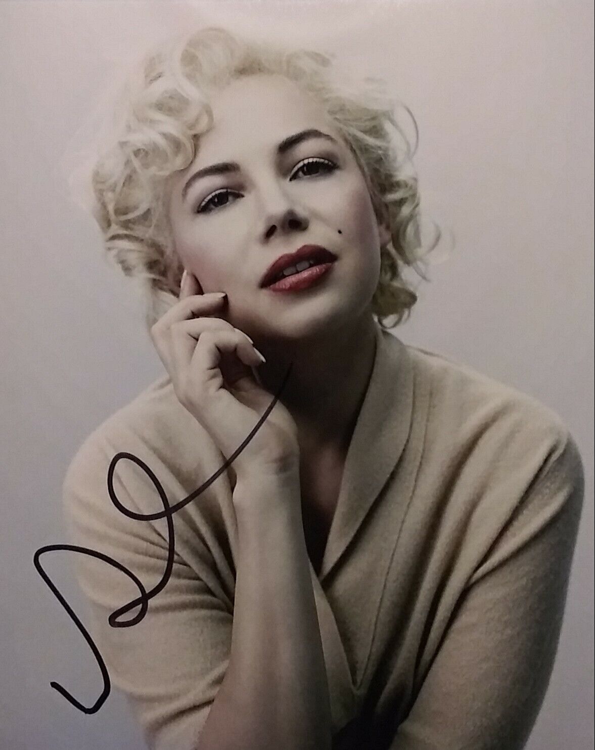 Michelle Williams signed 8x10