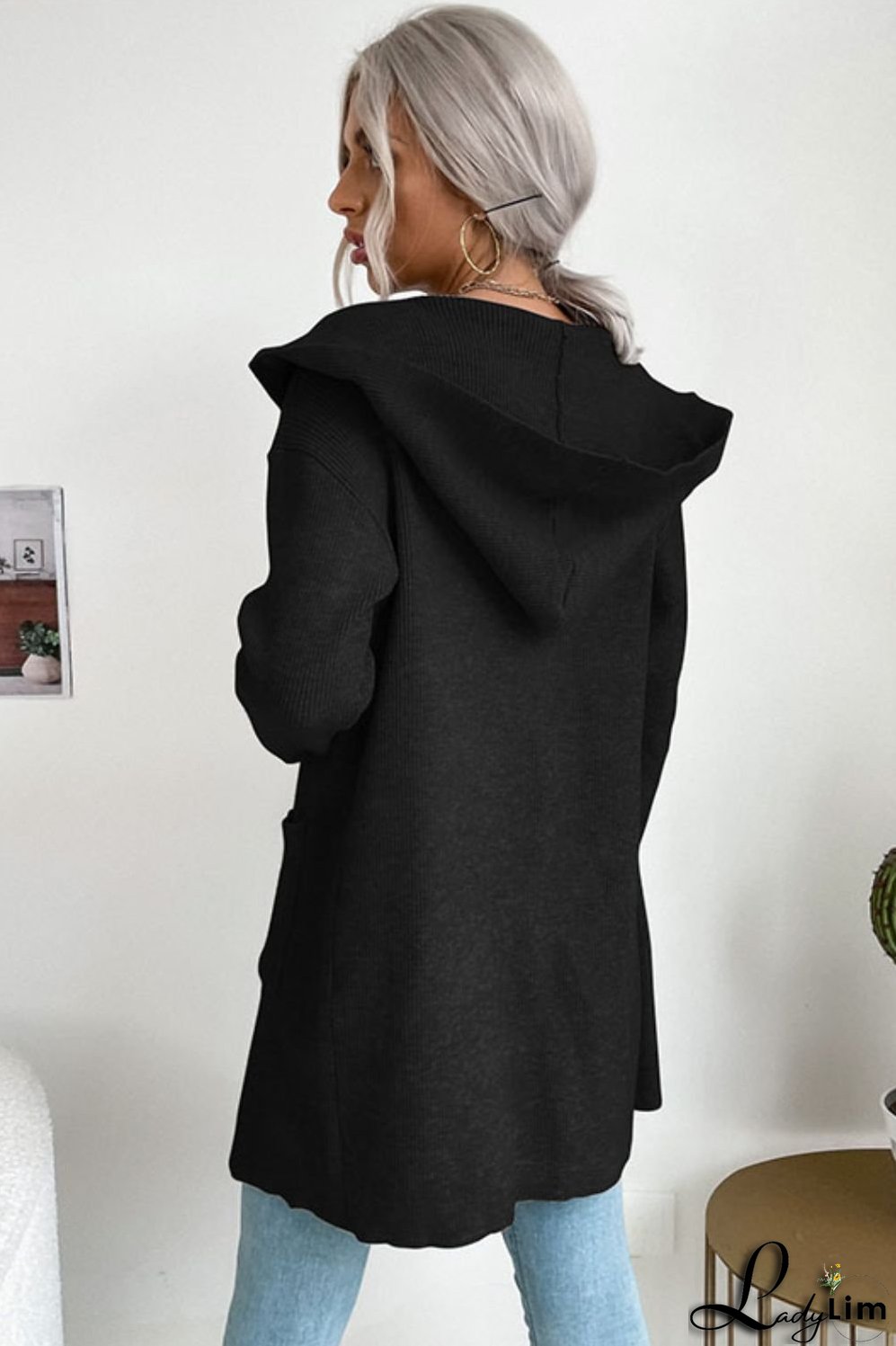 Effortless and Trendy Cardigan
