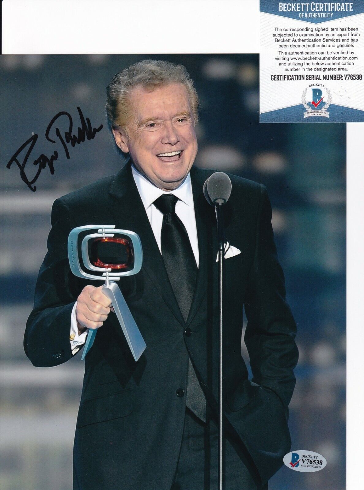 REGIS PHILBIN signed (AMERICAN TALK SHOW LEGEND) 8X10 Photo Poster painting BECKETT BAS V76538