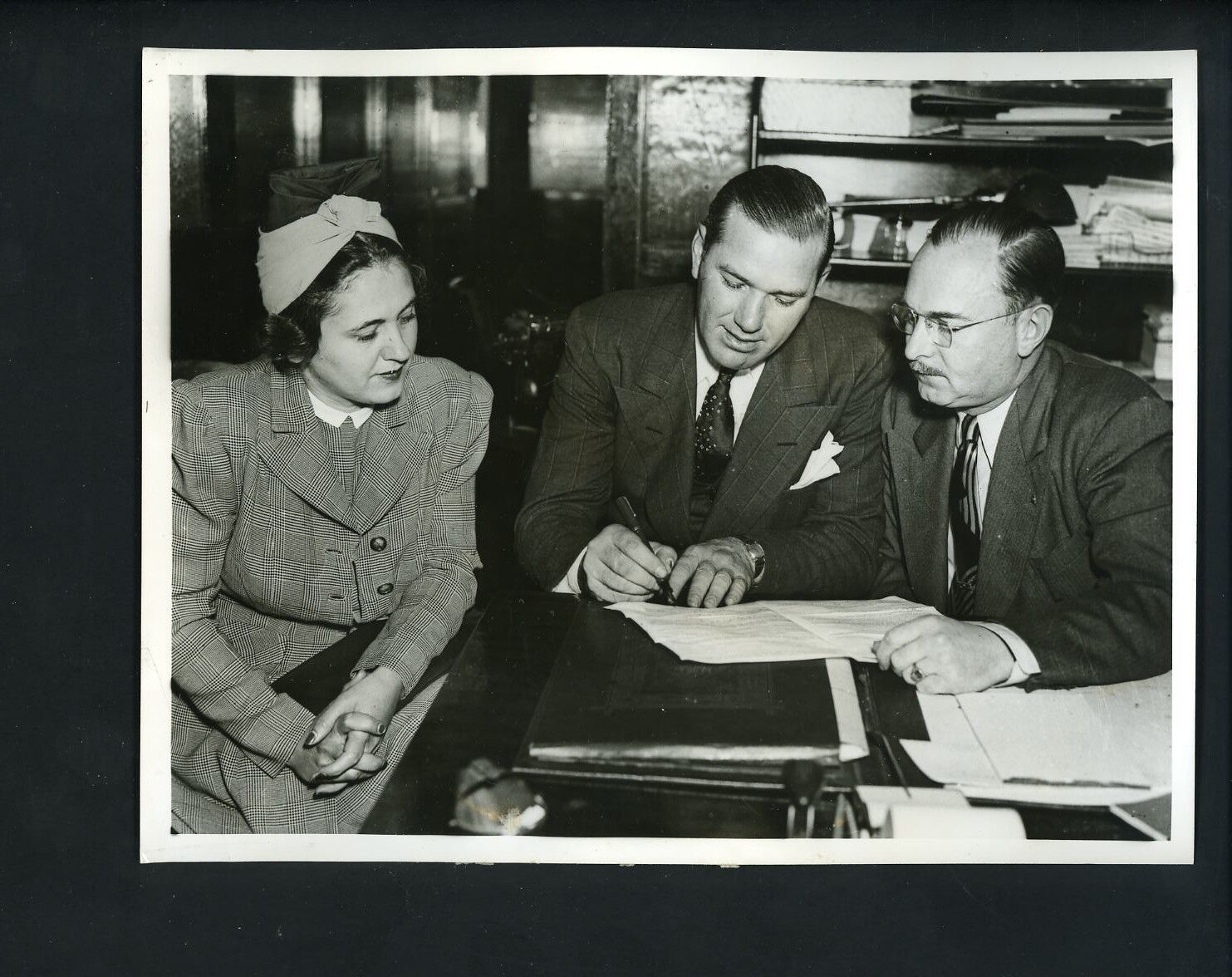 Dizzy Dean & Wife & William E. Bishop 1941 Type 1 Press Photo Poster painting Chicago Cubs