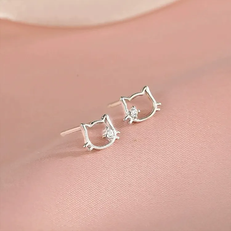 Lace Cat With Diamond Earrings