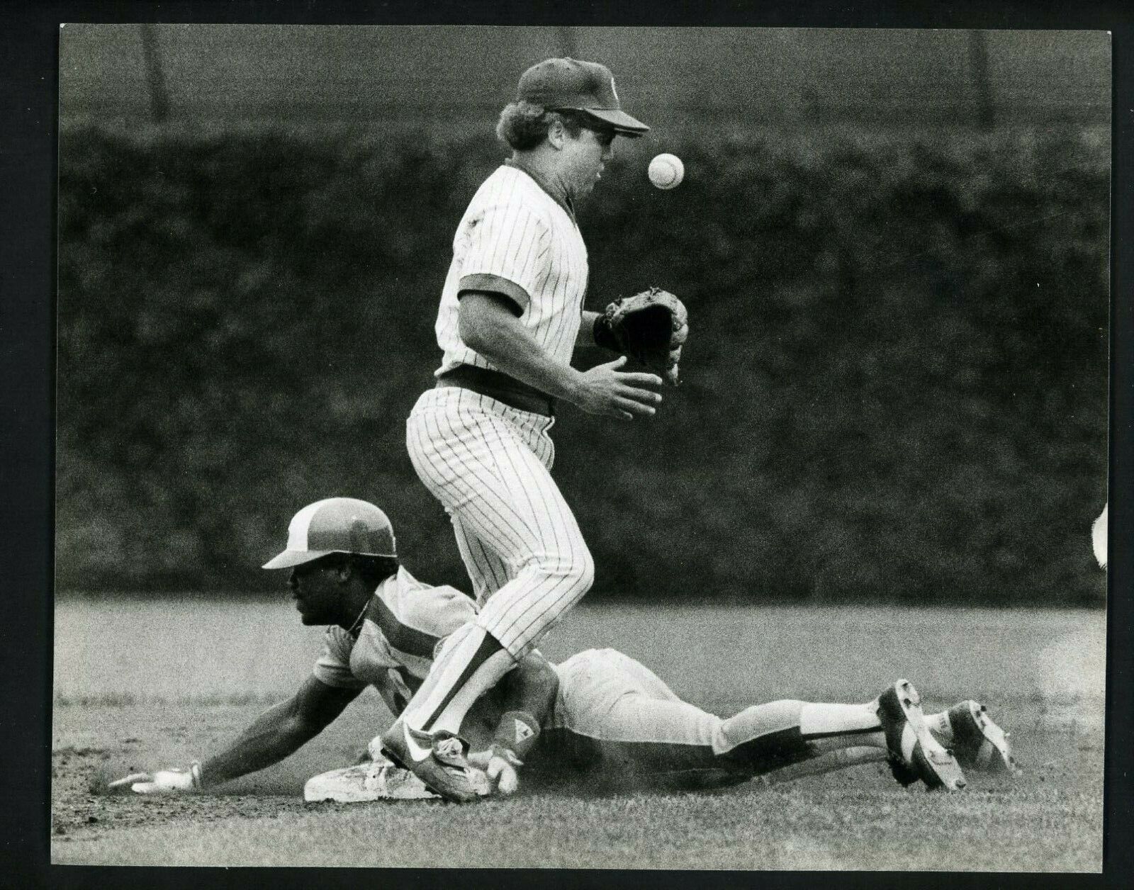 Tim Raines steals second Base 1982 Press Photo Poster painting Montreal Expos Bump Wills Cubs