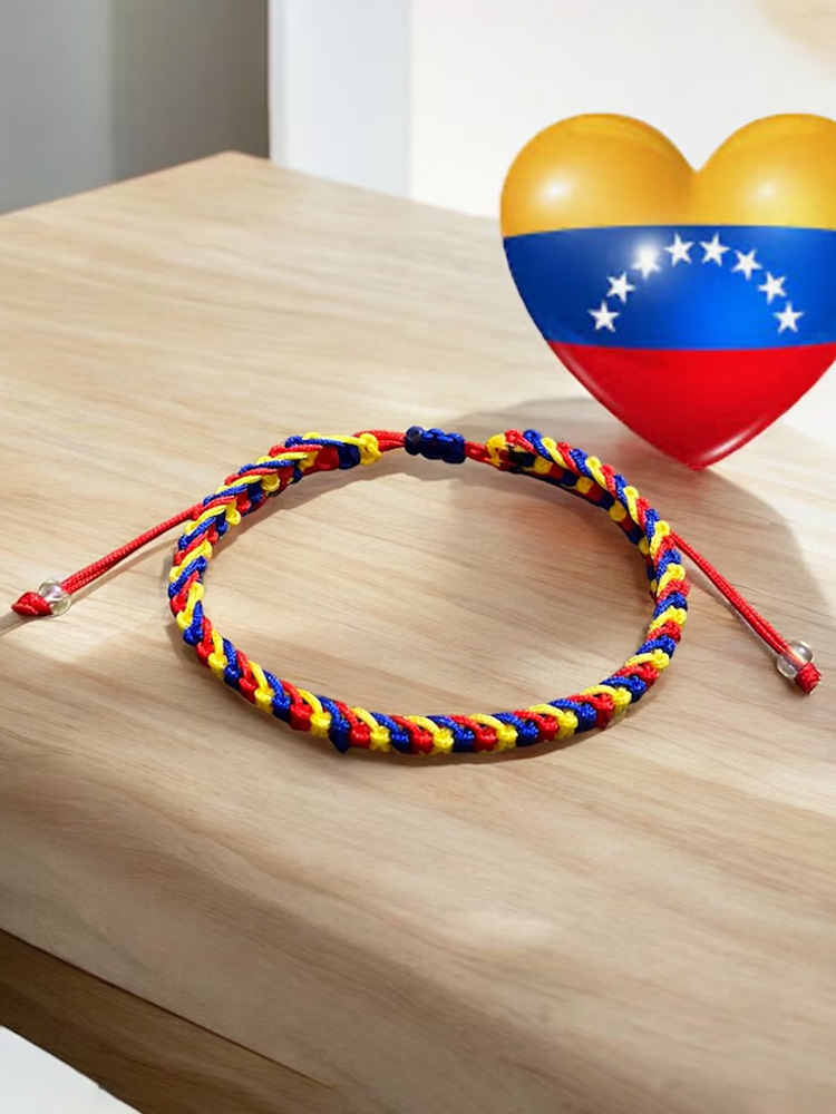 Venezuelan Hand-woven Bracelet artswardrobe