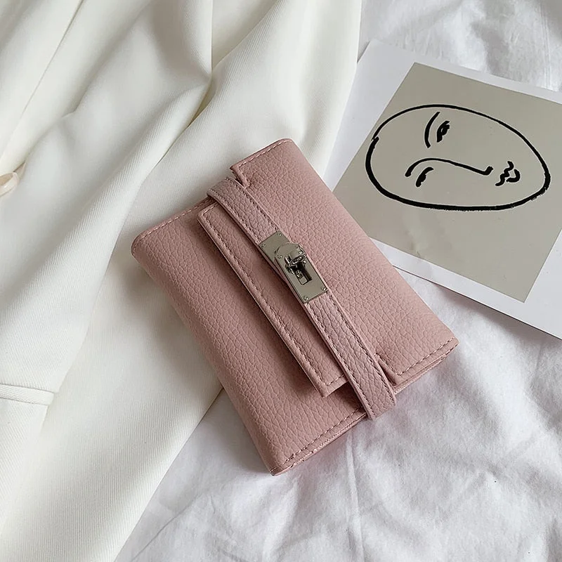 էѧӧܧ 2021 New Lady Wallets Name Metal Lock PU Leather Short Card Holder Chain Girl Purse High Quality Brand Women wallet