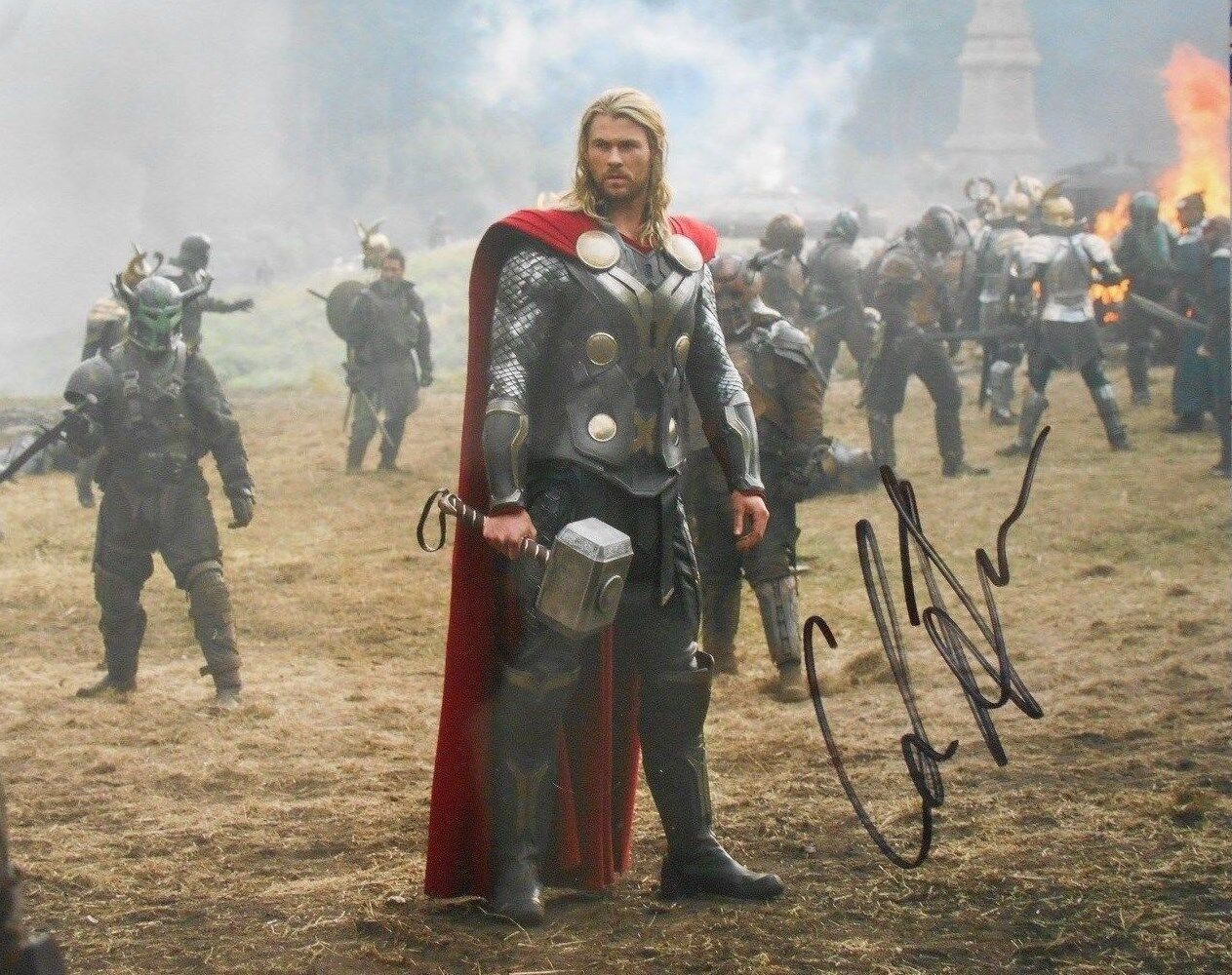 CHRIS HEMSWORTH * THOR ON BATTLEFIELD * HAND SIGNED 8 X 10