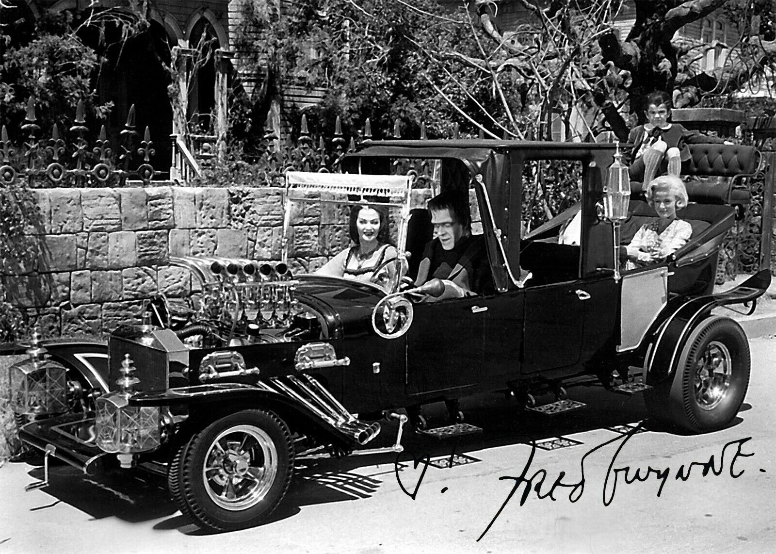 THE MUNSTERS KUSTOM COACH YVONNE DECARLO FRED GWYNNE SIGNED 8.5X11 Photo Poster painting REPRINT