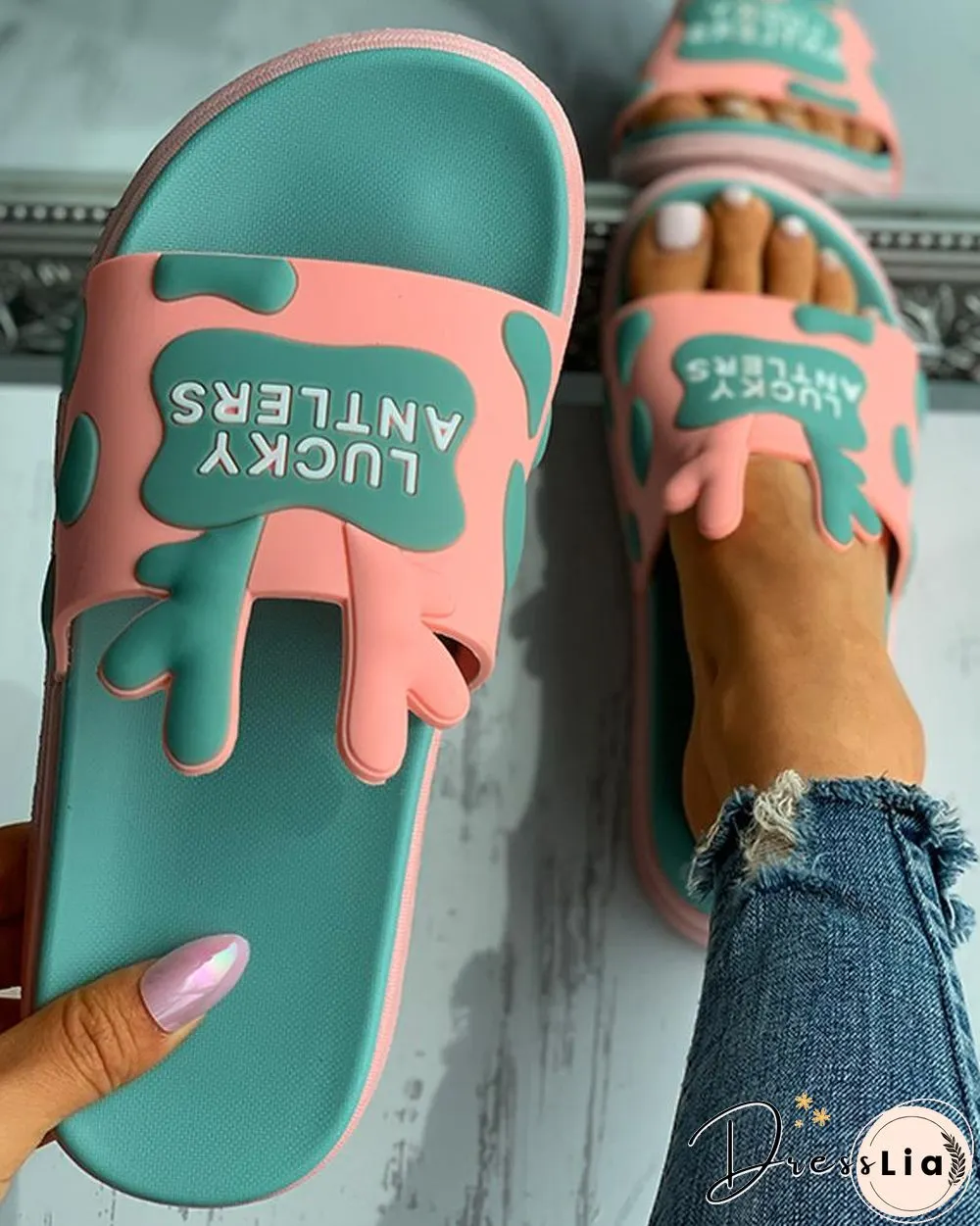 Colorblock Cartoon Letter Pattern Slippers