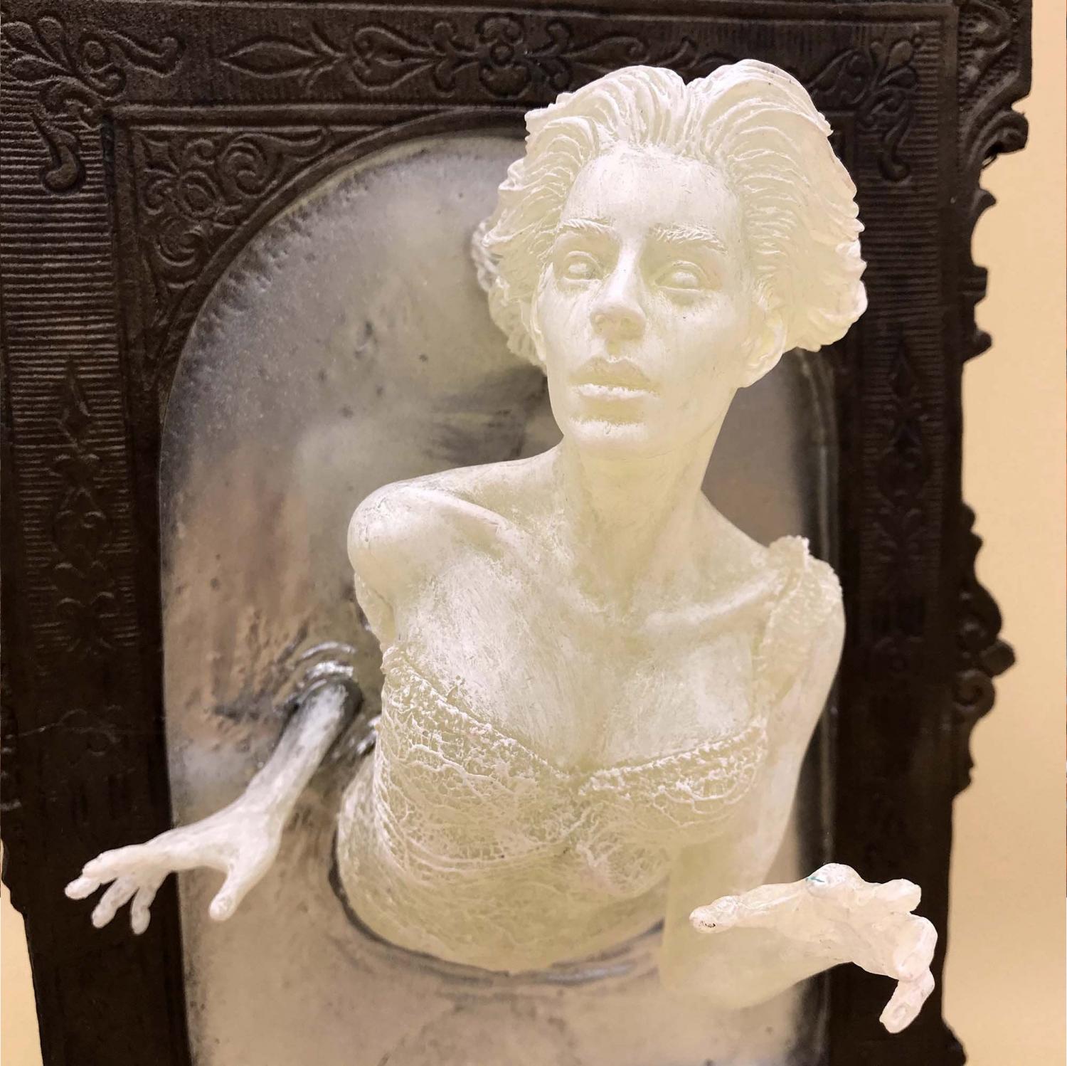 Super Creepy Ghost In The Mirror Wall Plaque That Glows In The Dark - 3D Mirror Ghost Figure Sculpture