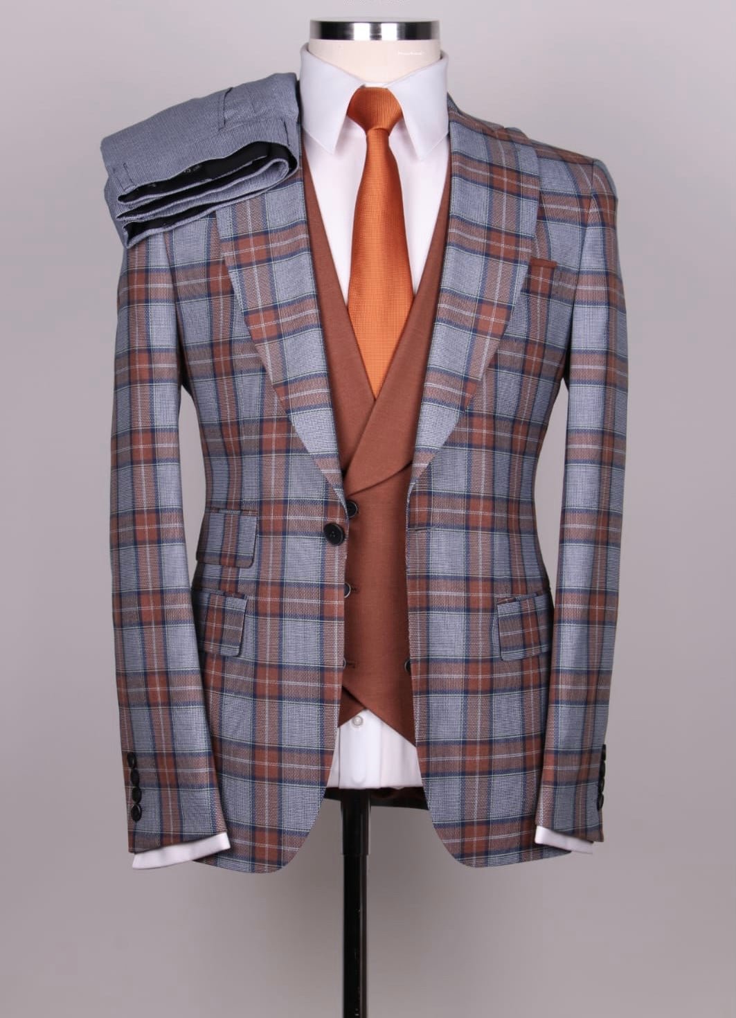 Men's grey and tan plaid single button 3pcs suit.