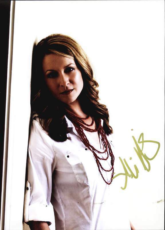 Ali Hillis authentic signed celebrity 8x10 W/Certificate Autographed (A0005)