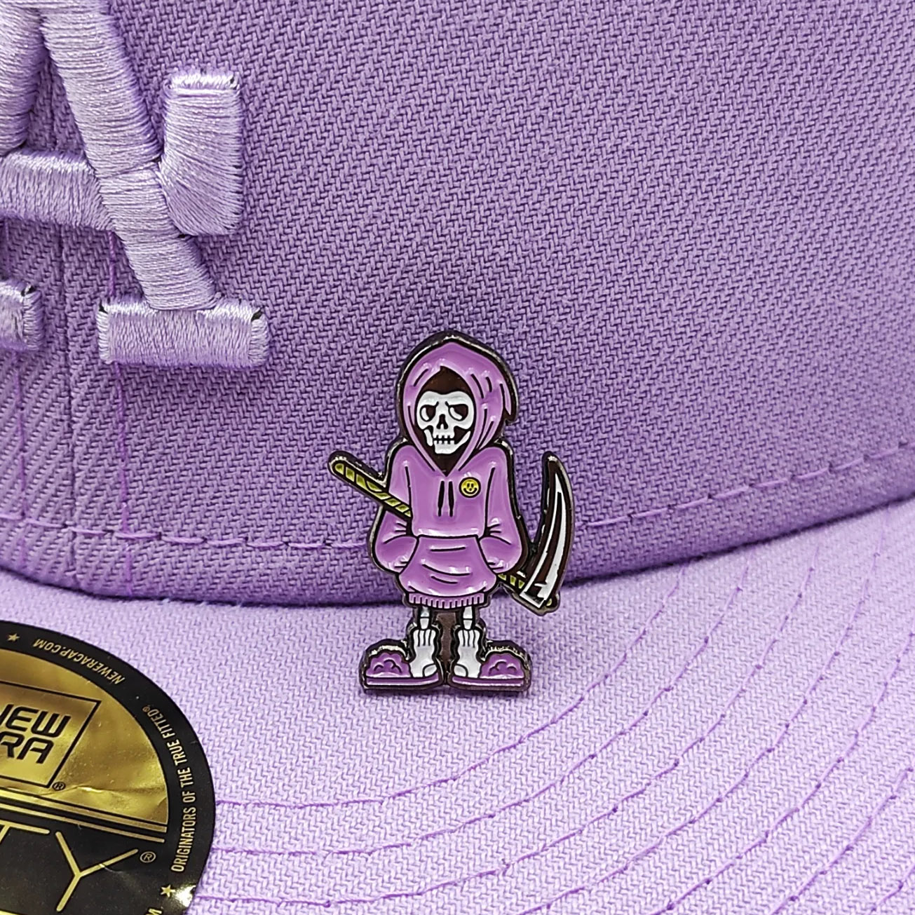 NEW ERA PIN MATELICO DEATH PURPLE