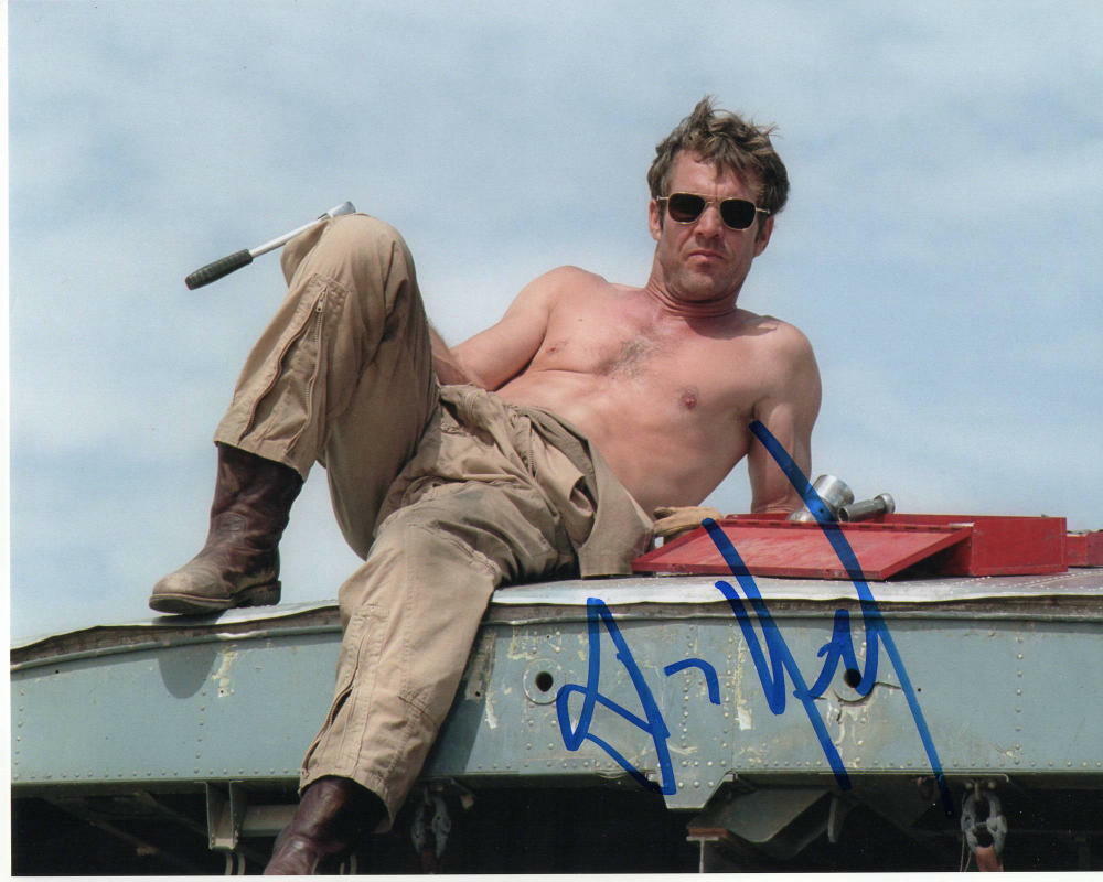 DENNIS QUAID SIGNED AUTOGRAPHED 8X10 Photo Poster painting - SHIRTLESS STUD, A DOGS PURPOSE